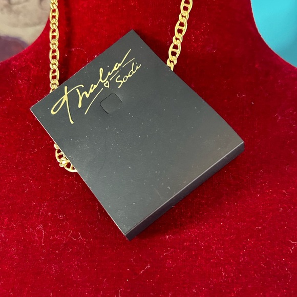 Thalia Sodi. Beautiful gold tone anchor or mariner chain 18in - Picture 3 of 5